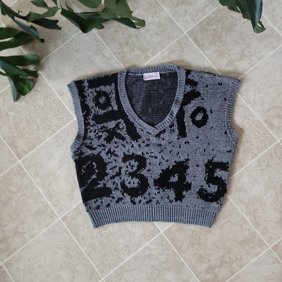 Vintage Sweaters - Vintage 80s Novelty Sweater Vest Tic-Tac-Toe Pattern
